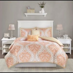 Intelligent Design Sabrina Comforter Full/Queen St